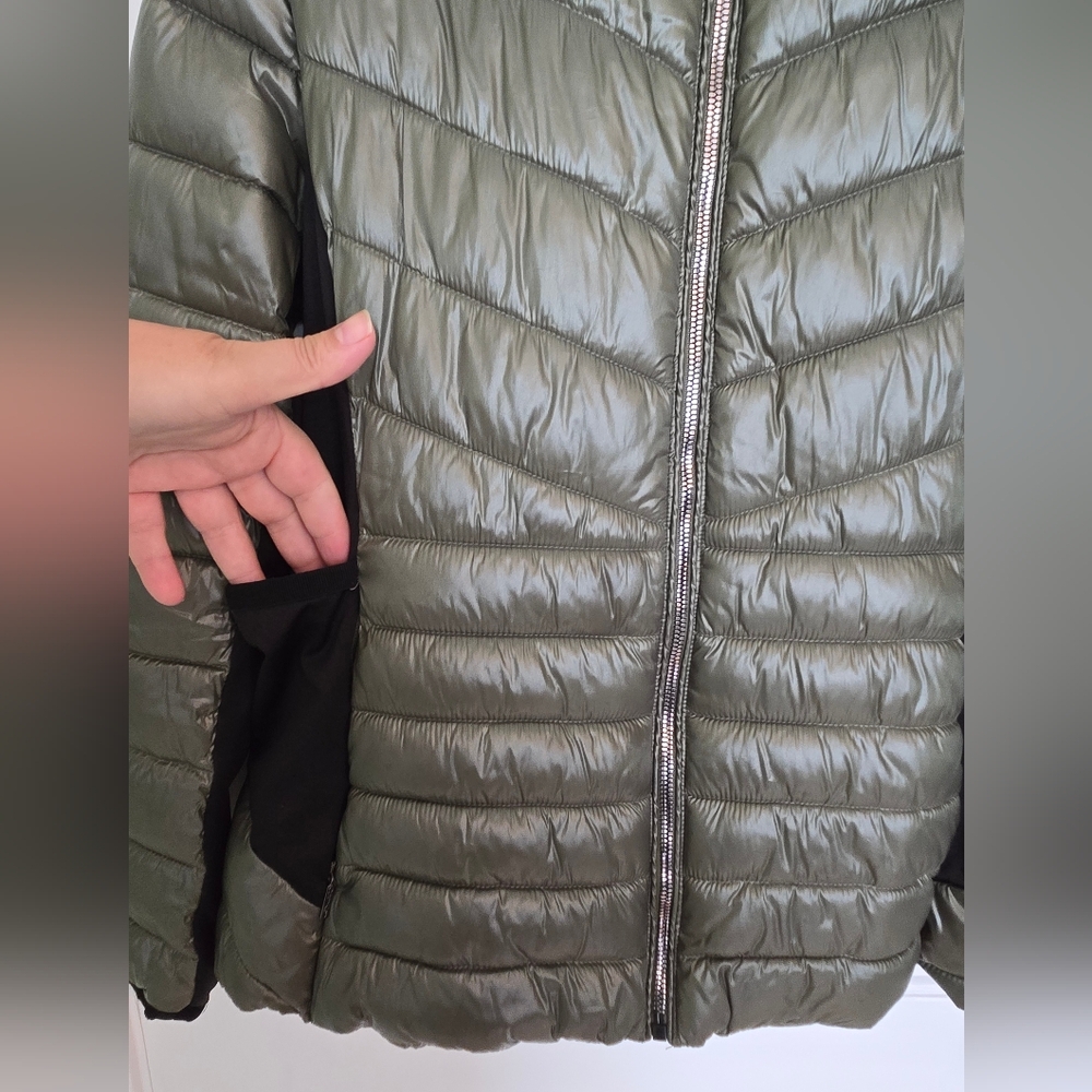 Ck puffer jacket - Picture 7 of 8